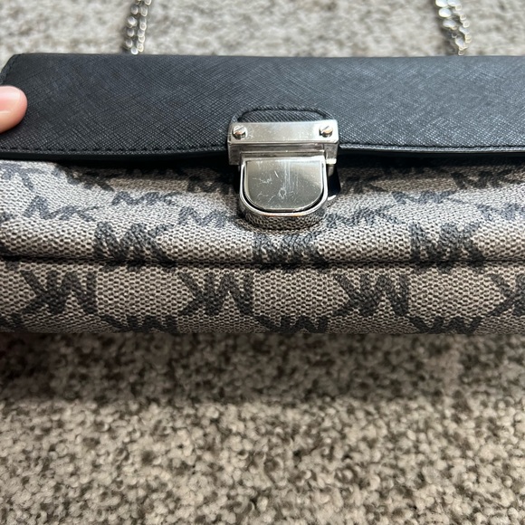 Michael Kors crossbody - Picture 2 of 6